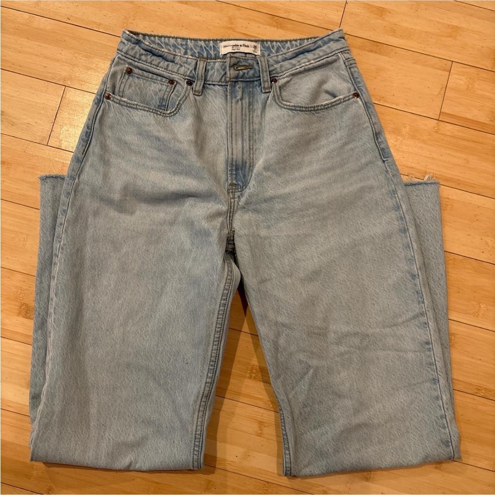 Abercrombie and Fitch curve love the loose high rise, raw distressed hem - Picture 2 of 4